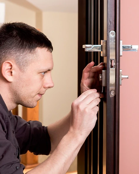 : Professional Locksmith For Commercial And Residential Locksmith Services in Hallandale Beach, FL