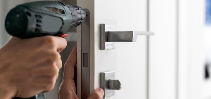 Locksmith For Lock Replacement Near Me in Hallandale Beach, FL