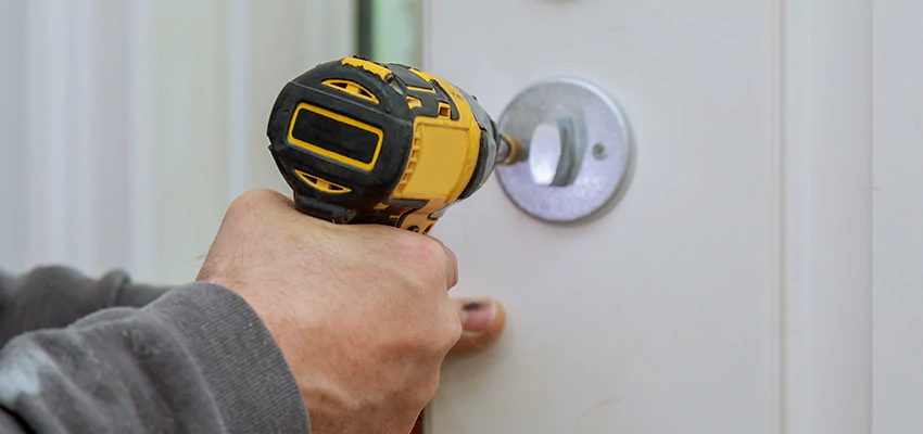 Street Locksmith For Smart Lock Repair in Hallandale Beach, FL