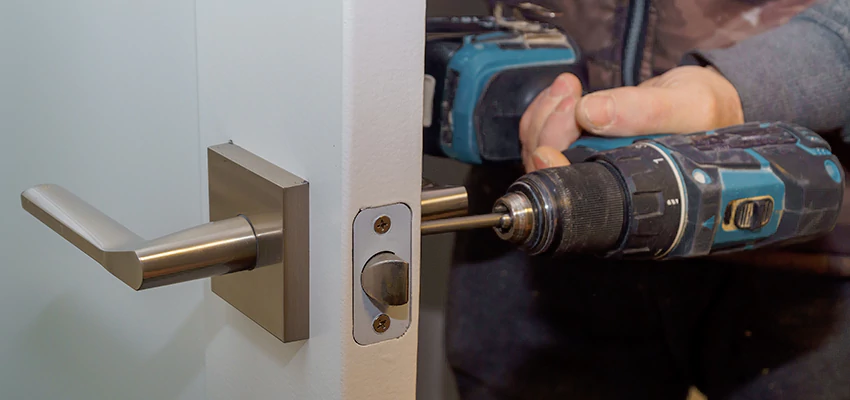 Broken Door Handle Lock Repair in Hallandale Beach, Florida